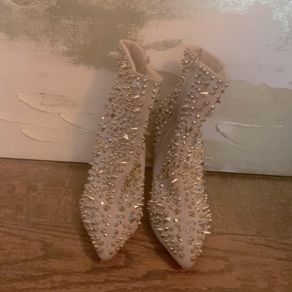 Azalea Wang size9 neutral color